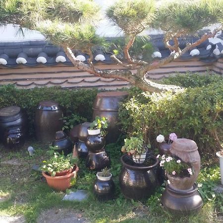Yeonwoodang Guesthouse جيونجو المظهر الخارجي الصورة